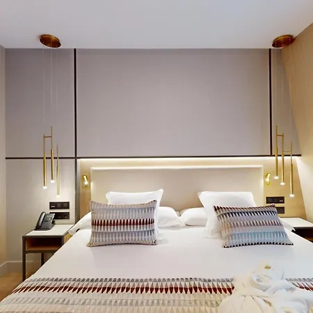 Mezquita Center Hotell 4*